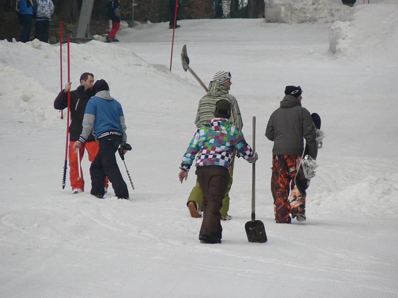 Snowboard a ski cross na Křemešníku