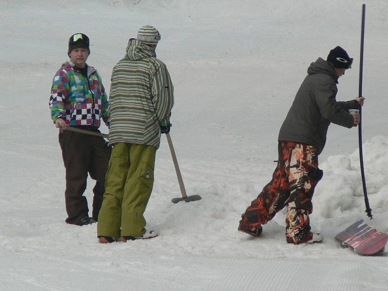 Snowboard a ski cross na Křemešníku