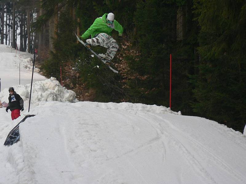 Snowboard a ski cross na Křemešníku