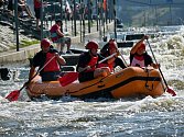 Na vodáckém kanále na Trnávce u Želiva na Pelhřimovsku vyvrcholila domácí raftová sezona.