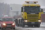 Varování meteorologů se potvrdila, přívaly sněhu zaplavily také Pelhřimovsko. Hustější sněžení dorazilo nejprve na Humpolecko. Jezdit se po kluzké silnici nechalo, ale jenom pomalu a nanejvýš opatrně.  