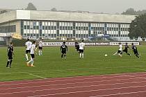 Ve druhém předkole MOL Cupu vyhráli fotbalisté Havlíčkova Brodu (v černém) v Pelhřimově 2:0 (1:0).