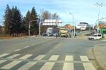 Sanitka musela dávat přednost chodcům na křižovatce v Pelhřimově