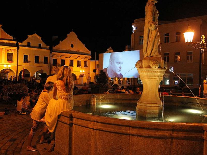 Sobotní večer na pelhřimovském Masarykově náměstí patřil jazzu i filmu.