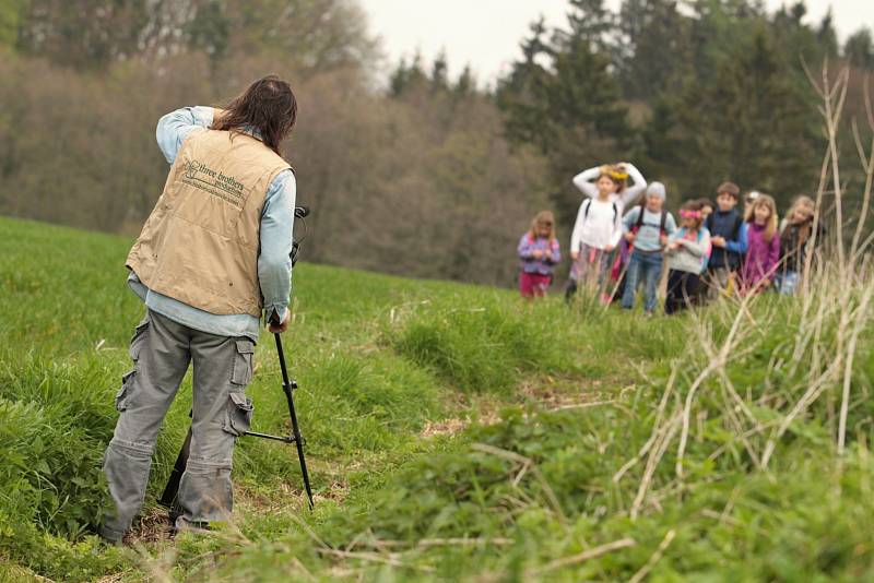 Malí herci. Před kameru se postavilo jedenáct dětí, které navštěvují jezdecký a chovatelský kroužek.