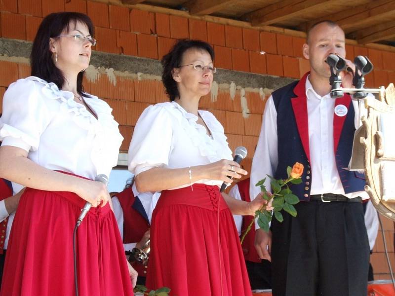 Kapela Božejáci u Stráže v Pelhřimově zpříjemnila prvomájové oslavy.