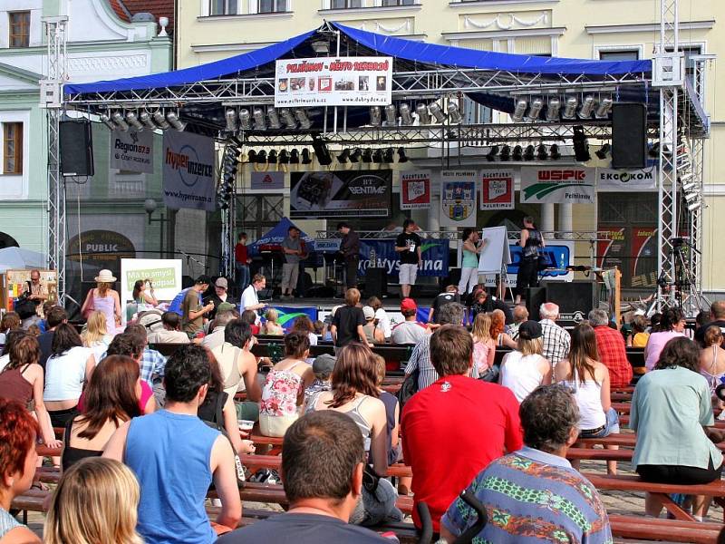 Loňský sedmnáctý ročník pelhřimovského festivalu byl opět plný rekordů a kuriozit. Příjemné letní počasí přilákalo ne pelhřimovské náměstí tisíce návštěvníků.
