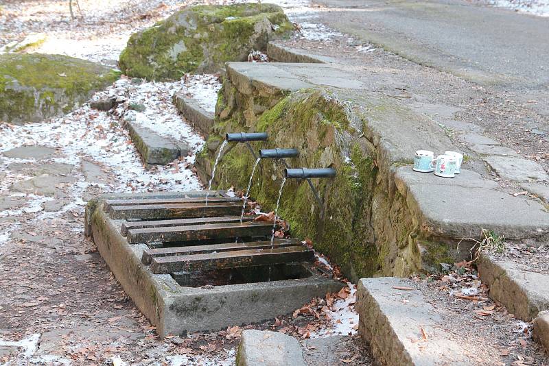 Zázračná (též Zlatá) studánka.