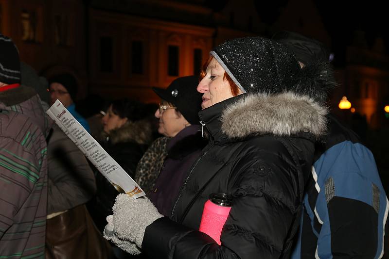 Česko zpívá koledy na Masarykově náměstí v Pelhřimově.