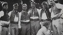 1971 – První členové souboru Stražišťan. Na fotografii je zleva František Franěk, Václav Kukačka, Jaroslav Hejda, Miroslav Hůša, Jiří Taks, Karel Míka.