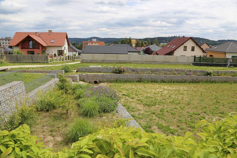 Poldr mezi ulicemi Emericha Dítě a Jakuba Hrušky v Humpolci.