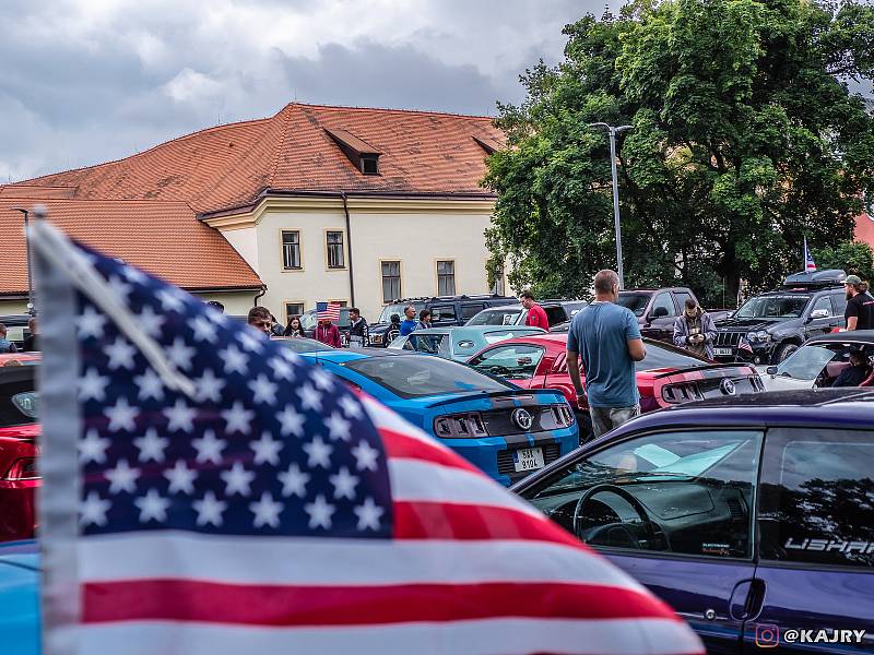 Sraz amerik a veteránů v zámeckém parku v Pacově