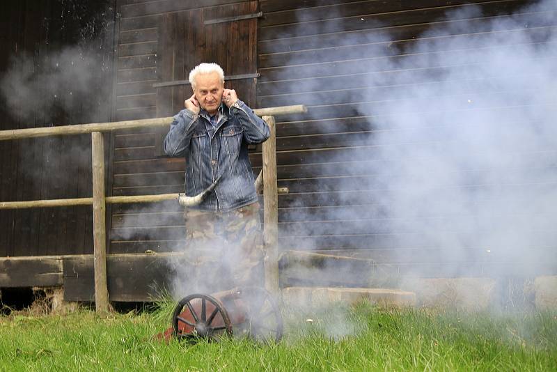 Vlastimil Sobek z Pacova si vyrobil funkční dělo.