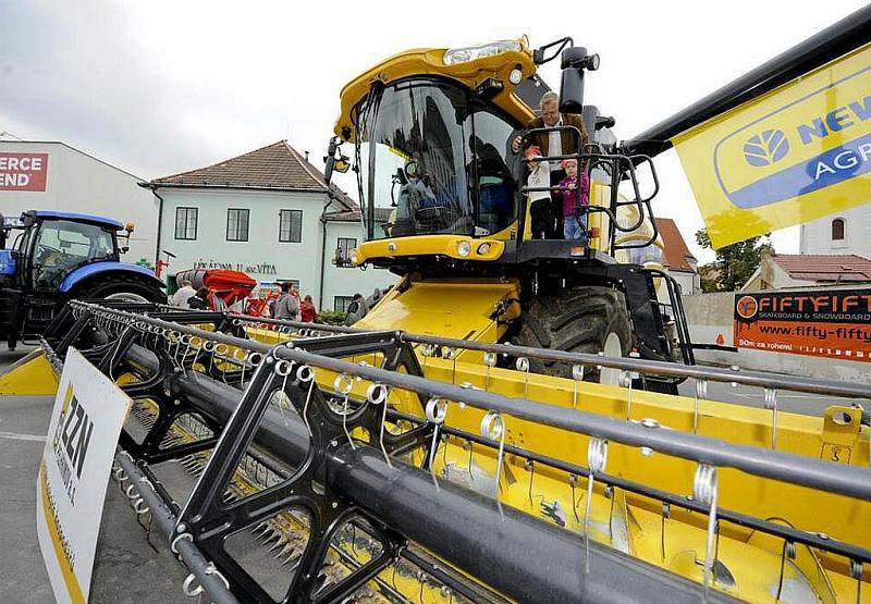 Parkoviště za pelhřimovskou radnicí nebude v sobotu doménou osobních aut. Místo nich stání ovládne přehlídka zemědělských strojů