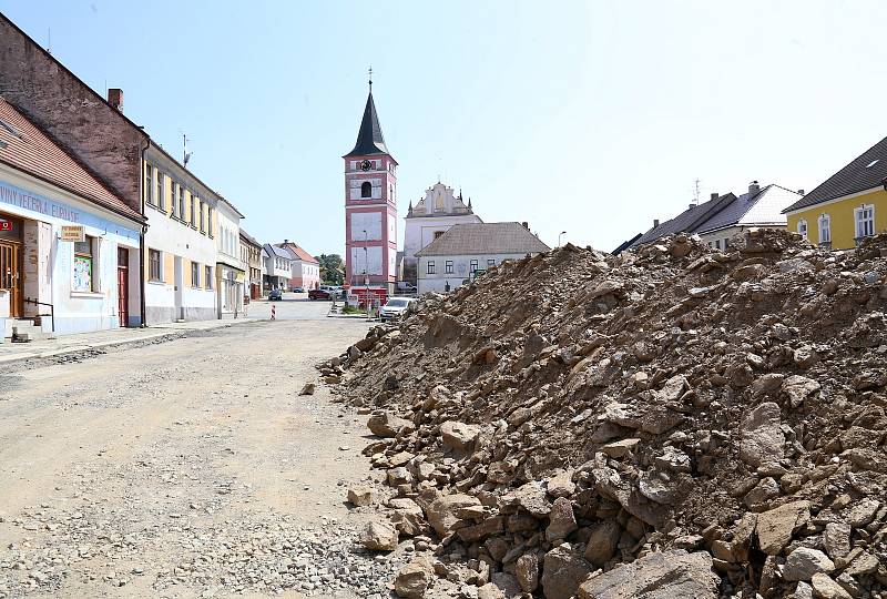 Rekonstrukce Mariánského náměstí v Černovicích.