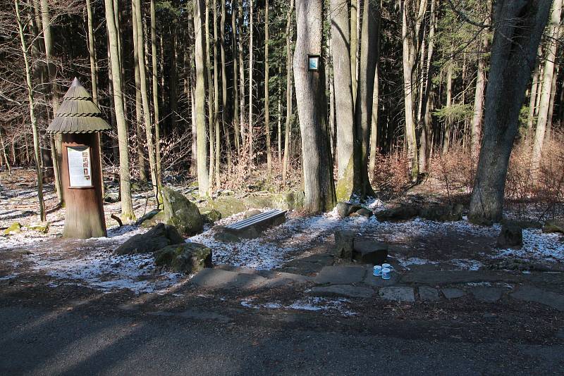 Zázračná (též Zlatá) studánka.