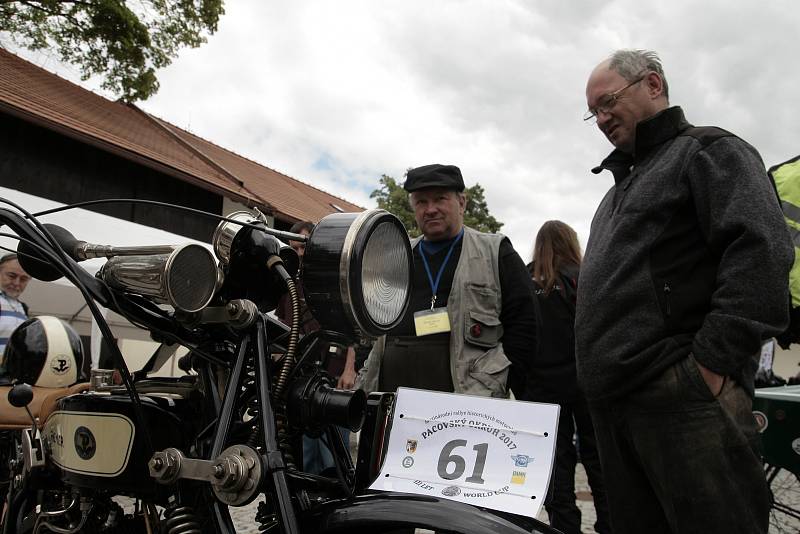 Pacov a okolí patřily v sobotu historickým motocyklům.