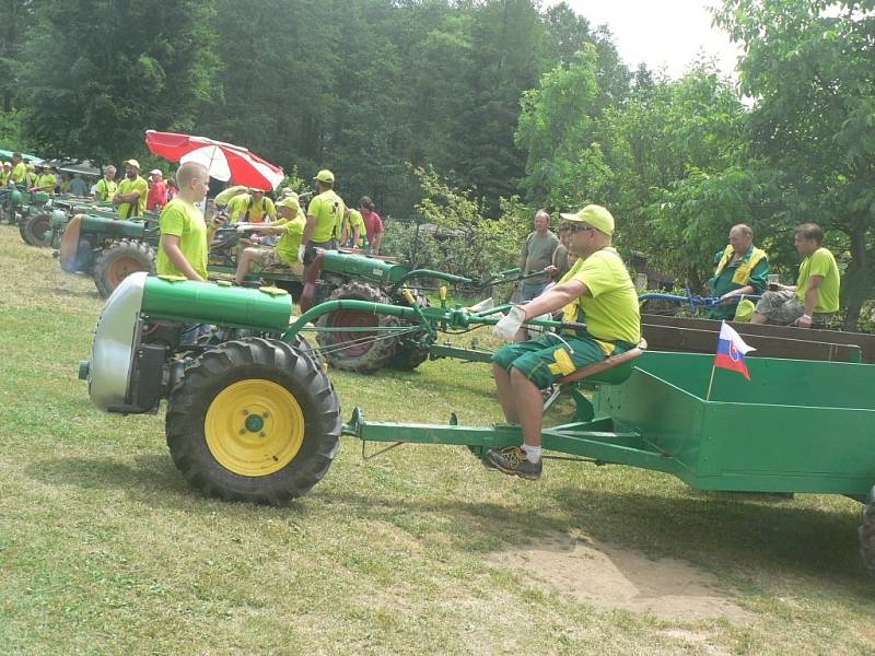 Všech 36 posádek z Čech, Slovenska a Maďarska dalo do závodu maximum.