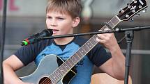 Folkaři na festivalu Pelhřimov - město rekordů reprezentovali různé generace.