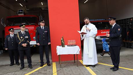 Slavnostní otevření a požehnání nové hasičské zbrojnice a nového hasičského dopravního automobilu v Olešné