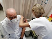 Dobrovolné očkování zdravotníků Nemocnice Pelhřimov začalo v úterý 5. ledna.