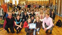Televizní republikové finále soutěže o Nejlepší českou školu se týká žáků z Hálkovy ulice.