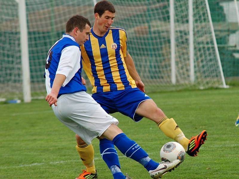 Fotbalisté Humpolce (na snímku je Václav Alenka) v neděli uzavřou sezonu zápase v Havlíčkově Brodě.  