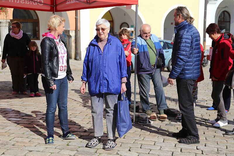 Nejen obyvatelé Pelhřimova se v pondělí zapojili do Papučového dne.