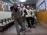 Taneční tým ZŠ Osvobození se zapojil do soutěže Tančí celá škola a vyhrál.