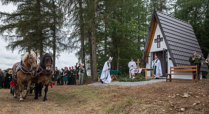 Vysvěcení zcela nové lesní kaple svatého Huberta ve Výklanticích na Pelhřimovsku.