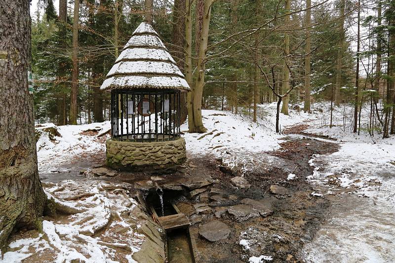 Stříbrná studánka u Křemešníku leží v katastru obce Nový Rychnov.