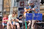 Do rekordmanského festivalu se hned na začátku zapojili žáci pelhřimovských škol, kteří odpovídali na otázky moderátora pořadu Zázraky přírody Vladimíra Kořena. Ten se dokonce „odvážil“ polít kapalným dusíkem ruku jedné dobrovolnice. 