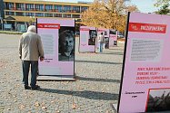 Výstava Nezapomeňme. 30 let svobody v Humpolci zůstane na humpoleckém Horním náměstí do konce listopadu.