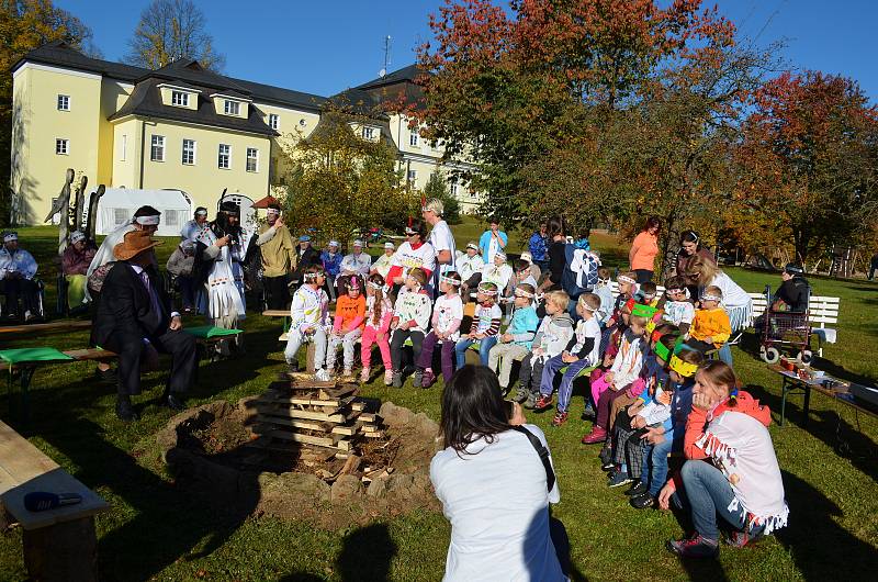 Indiánský podzim v Domově důchodců v Onšově.