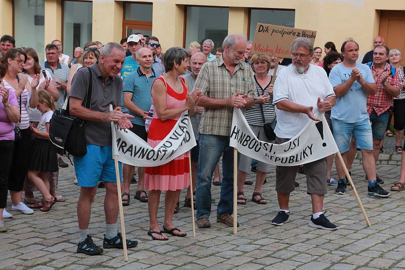 Demonstrace v úterý 11. června v Pelhřimově.