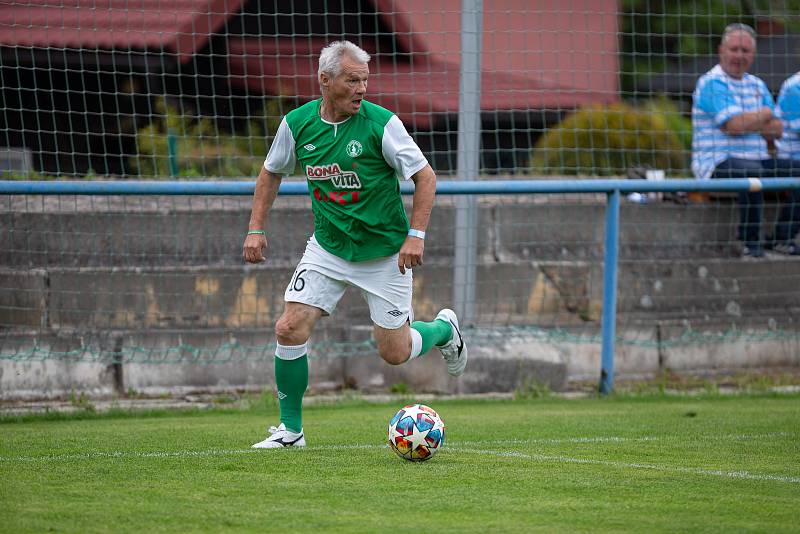 Fotbalové utkání výběru Davida Holoubka a staré gardy Bohemians Praha u příležitosti 110 let fotbalu v Humpolci.