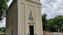 Po několika letech prací se prvního července opět otevřela kaple Panny Marie Bolestné u hradu Kámen.