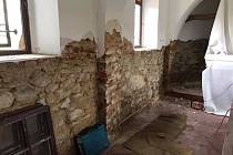 Opravy na kapličce se zaměřily především na vlhké zdi.