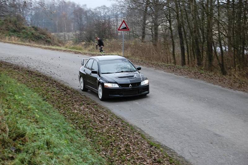 Testování pneumatik rallye-sprintových jezdců na novou sezonu