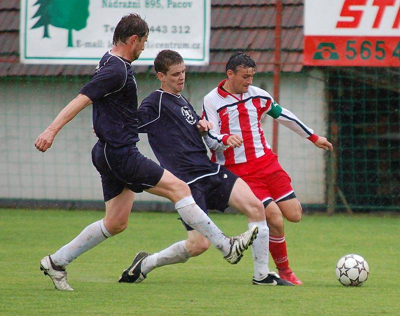 Z fotbalového utkání Pacov - Stará Říše.