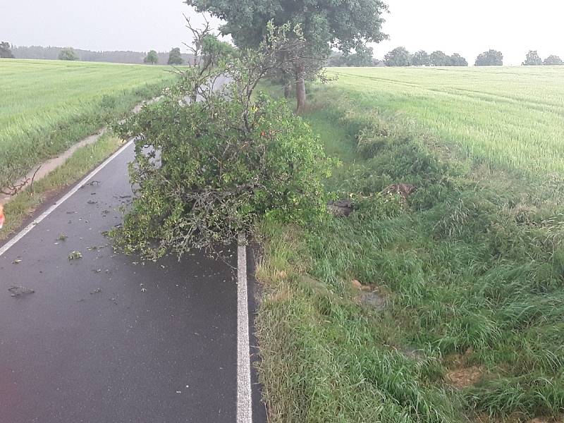 Bouřky zkomplikovaly dopravu.