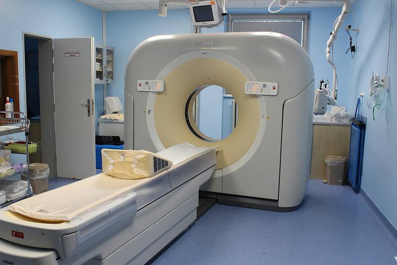 Pelhřimovská nemocnice v pátek 21. července představila moderního pomocníka radiodiagnostického oddělení. Stal se jím nový počítačový tomograf Philips Ingenuity Elite 128 v hodnotě 17 milionů korun.