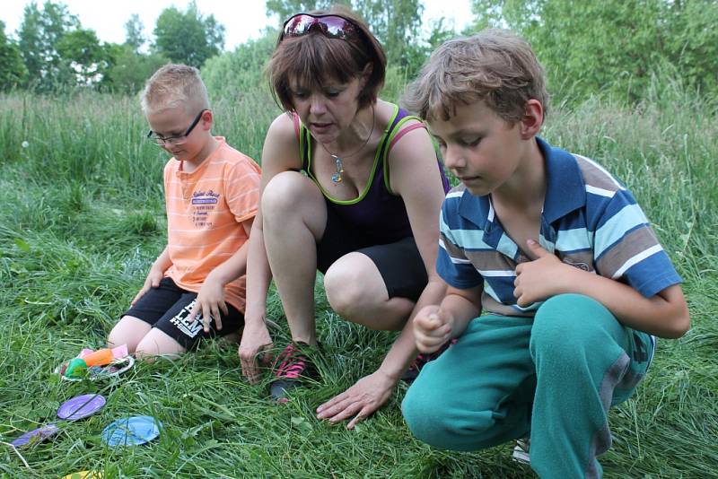 Příjemný podvečer strávili v úterý rodiče, jejichž děti navštěvují Základní školu Krásovy domky Pelhřimov. Škola si pro ně totiž připravila turistickou akci s názvem Šlape celá škola. 