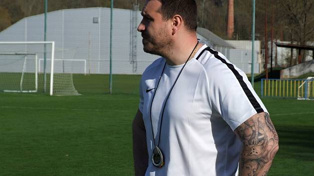 Trenér Náměště nad Oslavou Petr Kylíšek ml. už potřebuje nutně vyhrát. Jeho týmu se vstup do krajského přeboru nepovedl.