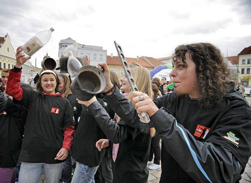 Na pelhřimovském náměstí se řvalo proti chudobě