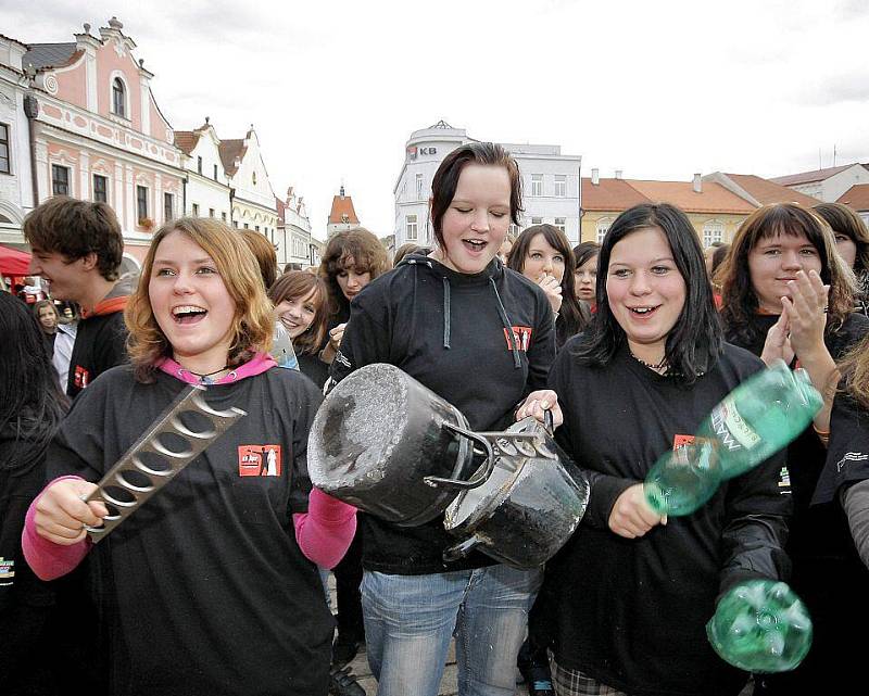 Na pelhřimovském náměstí se řvalo proti chudobě