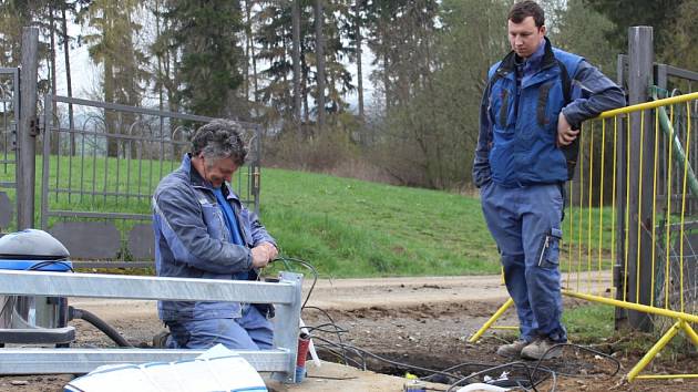 V rámci rekonstrukce observatoře Českého hydrometeorologického ústavu Košetice vznikne ve zmíněném areálu také vstupní automatická brána (na snímku), kterou tamní meteorologové otevřou pomocí čipu. 