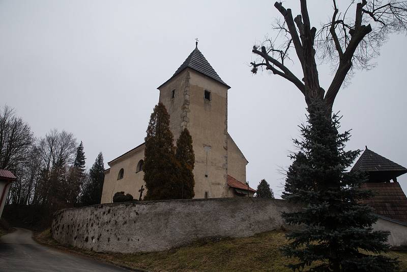 Kostel sv. Lucie v Ježově na Pelhřimovsku.