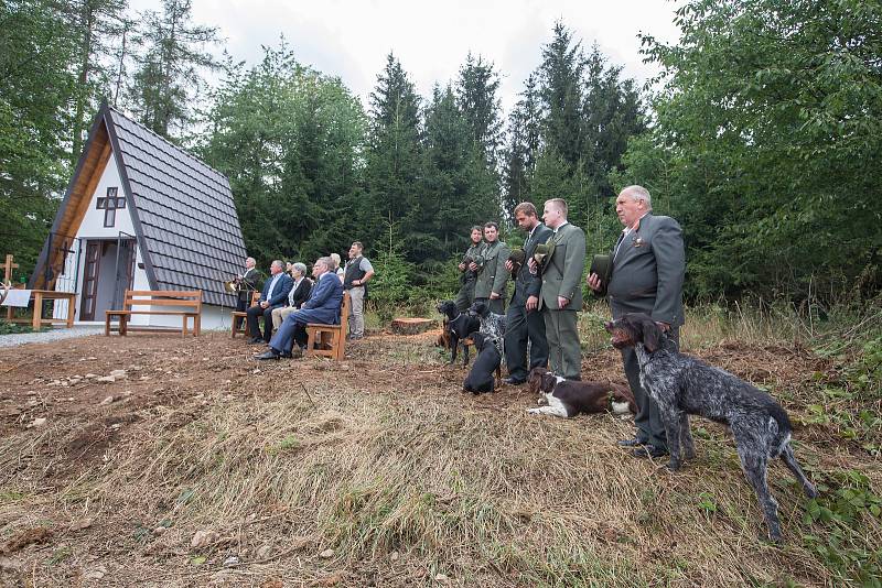 Vysvěcení zcela nové lesní kaple svatého Huberta ve Výklanticích na Pelhřimovsku.