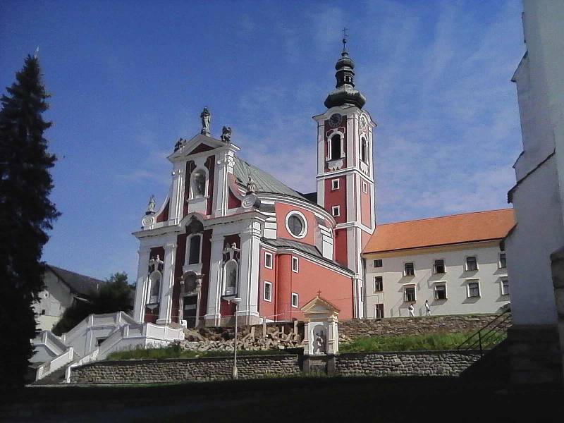 Zámecký, dříve klášterní, kostel sv. Václava v Pacově, filigránské dílo doby vrcholného baroka z poloviny 18. století
